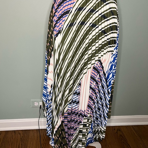 Parker Flowy, Pleated Graphic Skirt - Picture 5 of 5